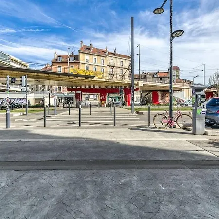 Esprit Vintage: Lit Double, Balcon, Wifi, Equipe+ Daire Grenoble