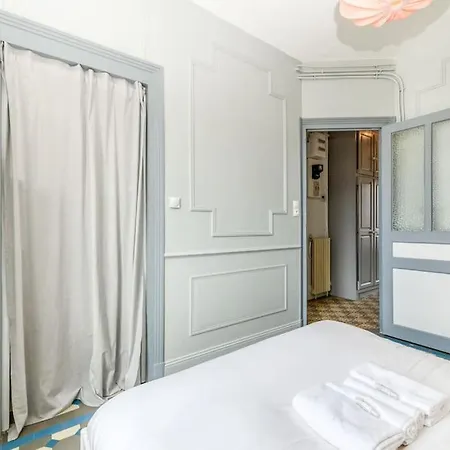 Daire Esprit Vintage: Lit Double, Balcon, Wifi, Equipe+