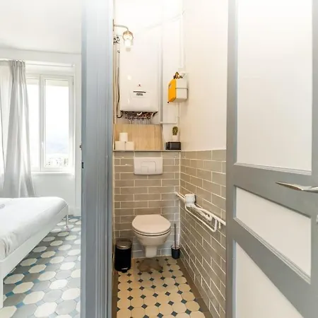 Esprit Vintage: Lit Double, Balcon, Wifi, Equipe+ Apartment Grenoble