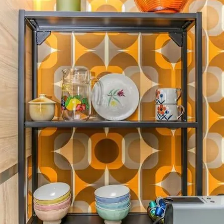 Esprit Vintage: Lit Double, Balcon, Wifi, Equipe+ شقة