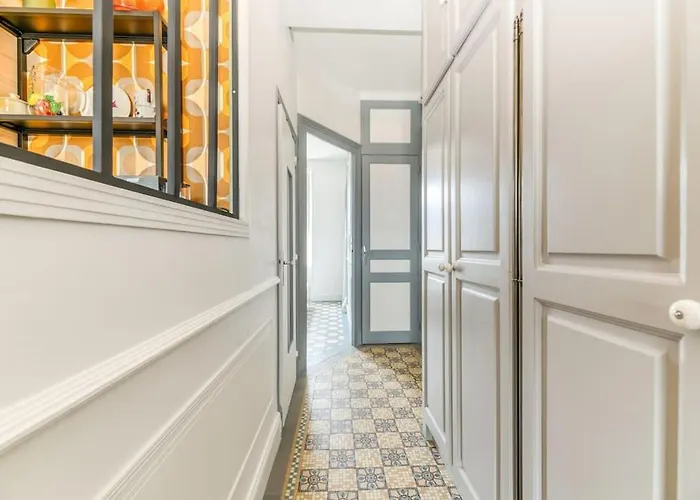 Esprit Vintage: Lit Double, Balcon, Wifi, Equipe+ * גרנובל