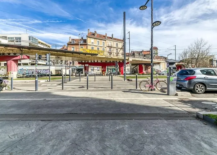 Esprit Vintage: Lit Double, Balcon, Wifi, Equipe+ Daire Grenoble