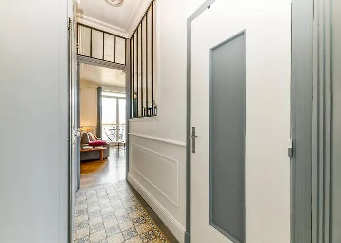 Esprit Vintage: Lit Double, Balcon, Wifi, Equipe+ גרנובל