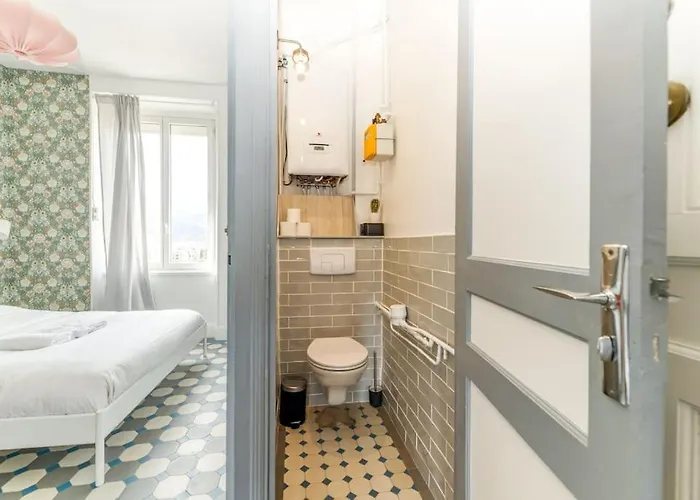 Esprit Vintage: Lit Double, Balcon, Wifi, Equipe+ Daire Grenoble