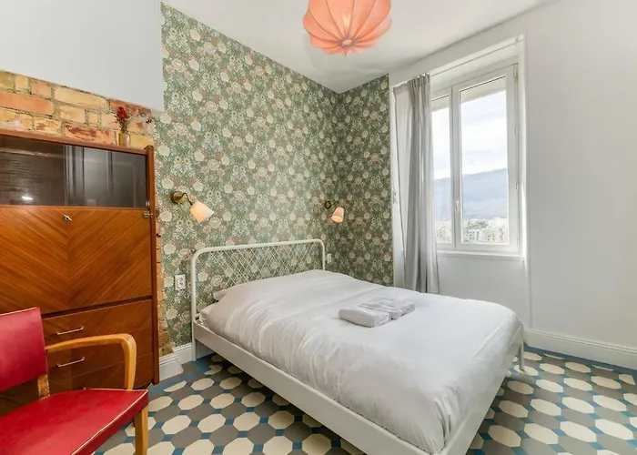 Esprit Vintage: Lit Double, Balcon, Wifi, Equipe+ גרנובל