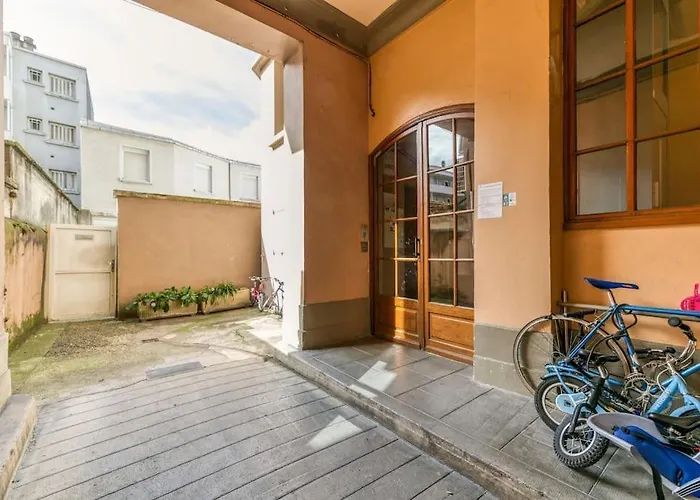 Esprit Vintage: Lit Double, Balcon, Wifi, Equipe+ Apartment *