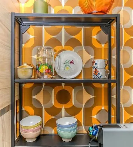 Esprit Vintage: Lit Double, Balcon, Wifi, Equipe+ Apartment